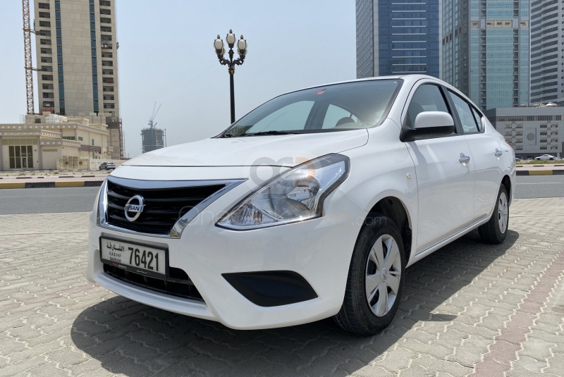 Weiß Nissan Sonnig 2019